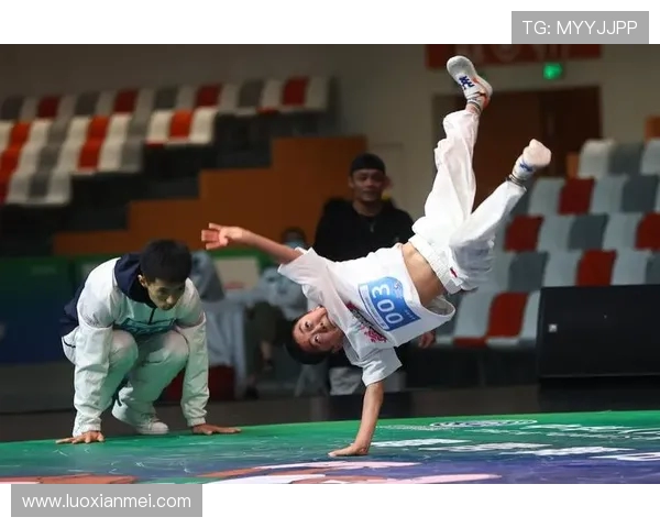 广州街舞队在世界滑板锦标赛中的灵活性表现引发热议与赞赏