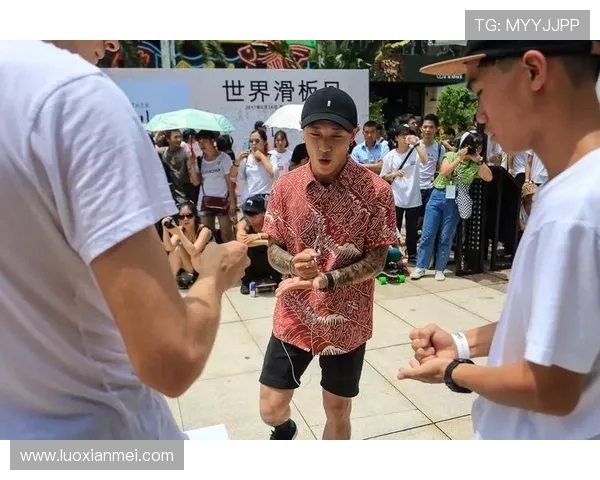 深圳滑板队的成长之路:世界街舞大赛的精彩瞬间与背后故事 深圳滑板队的成长之路:世界街舞大赛的精彩瞬间与背后故事