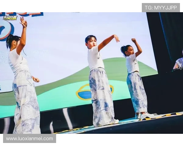 街舞盛宴：深入成都街舞队的节奏与激情之旅