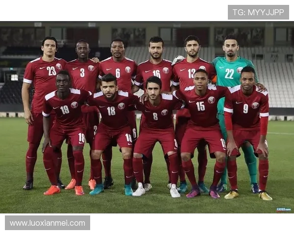 中国队在十二强赛对决卡塔尔全力争胜展现团队精神与战斗意志