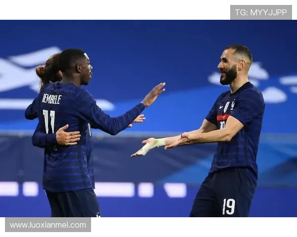 亨克与梅赫伦激战正酣谁能在这场对决中笑到最后 亨克与梅赫伦激战正酣谁能在这场对决中笑到最后