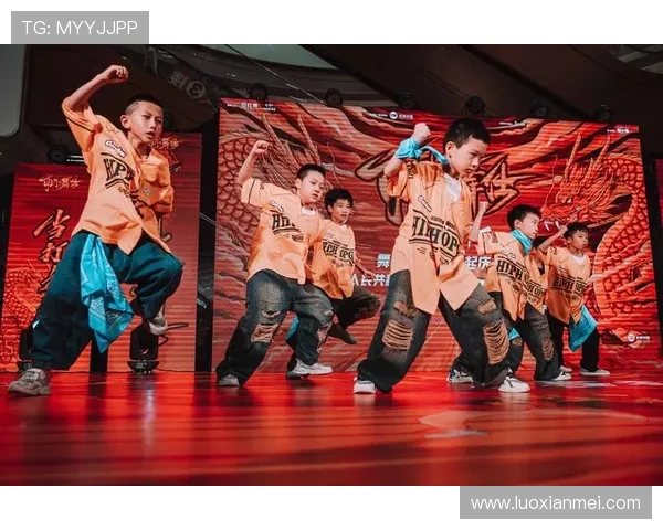 深圳街舞队灵活性大赛创佳绩引领全国街舞新潮流
