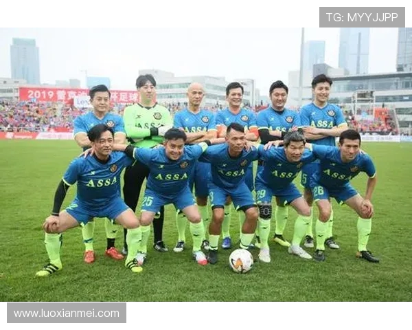 深圳足球队在足球团队协作排行榜中荣获第四名展现出色团队精神与默契配合